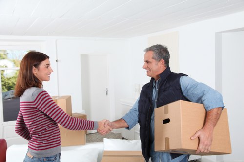 Packing and transport support for customers moving in Kew