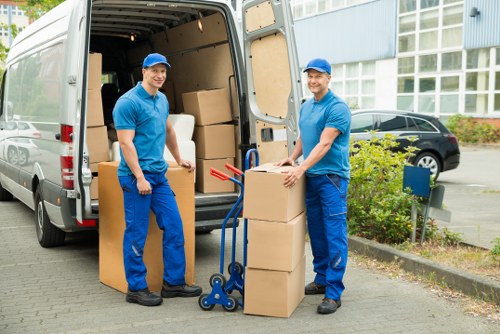 Local mover handling access and parking challenges in Kew