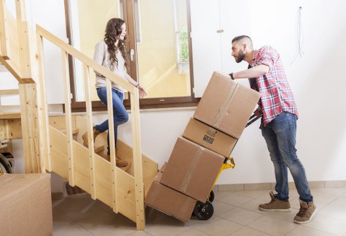 Removal van service for flats and houses near Kew